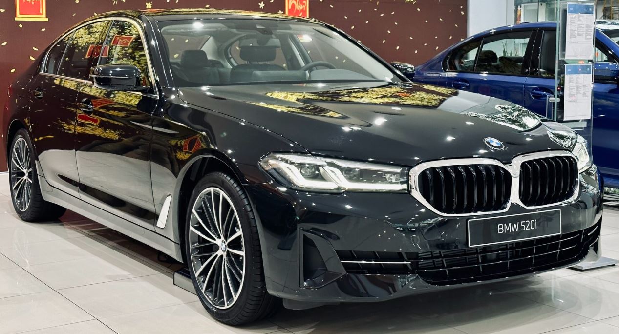 Mẫu xe BMW 520i Luxury mới chuyển sang lắp ráp tại thị trường Việt Nam nên giá bán mềm hơn rất nhiều
