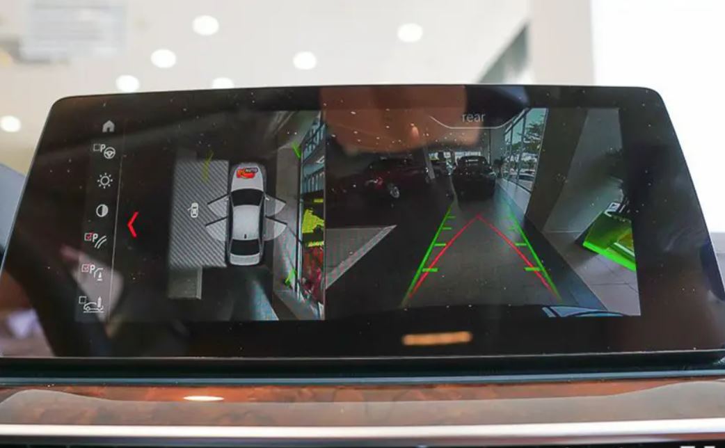 Hệ thống camera 360 có khả năng quan sát xung quanh toàn diện và giả lập hình ảnh, hỗ trợ đắc lực cho lái xe