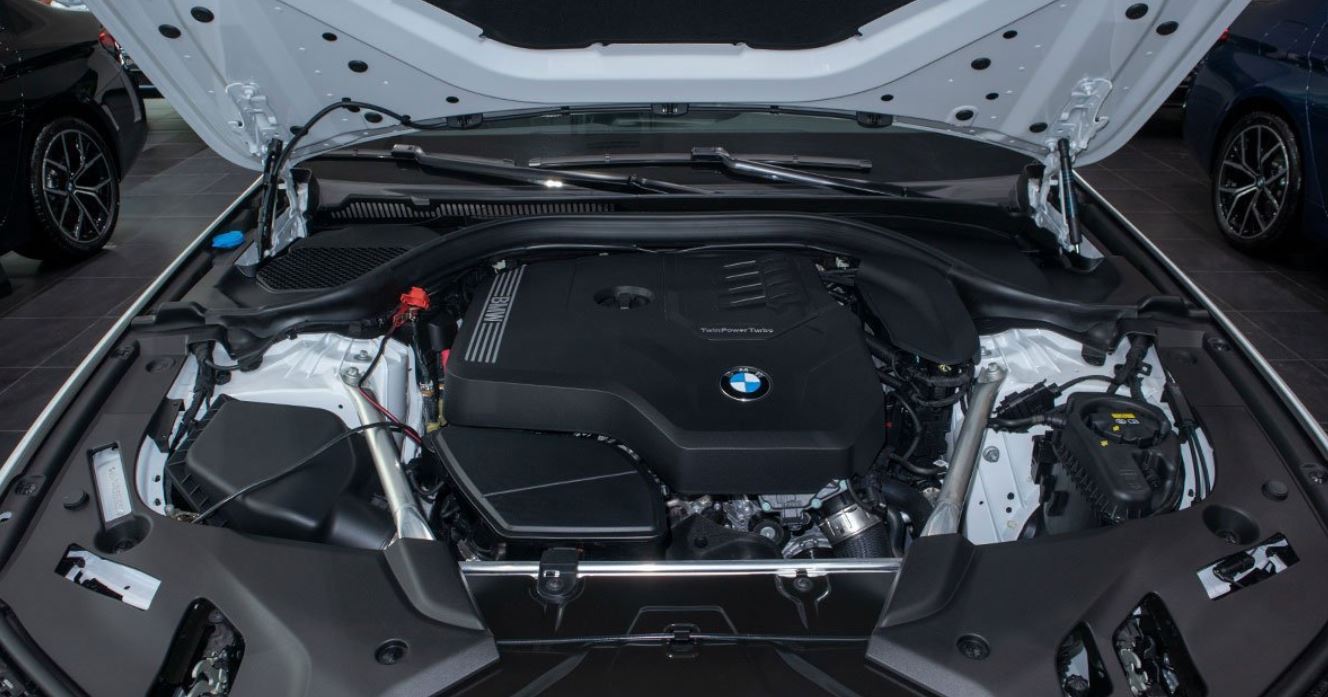Trái tim của 530i M Sport 2023 chính là động cơ xăng dung tích 2.0L TwinPower Turbo với bộ 4 xi-lanh thẳng hàng