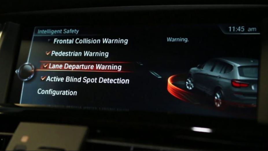 Khách hàng có thể lựa chọn thêm các trang bị như màn hình hiển thị thông tin trên kính lái và gói công nghệ đảm bảo an toàn Driving Assistant