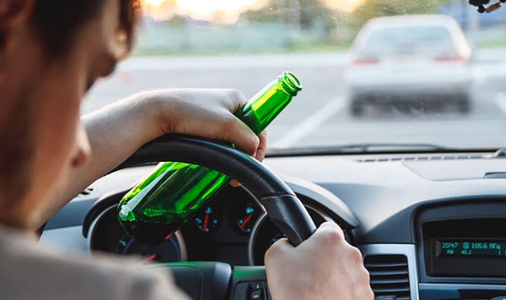 Không sử dụng rượu, bia khi điều khiển xe ô tô