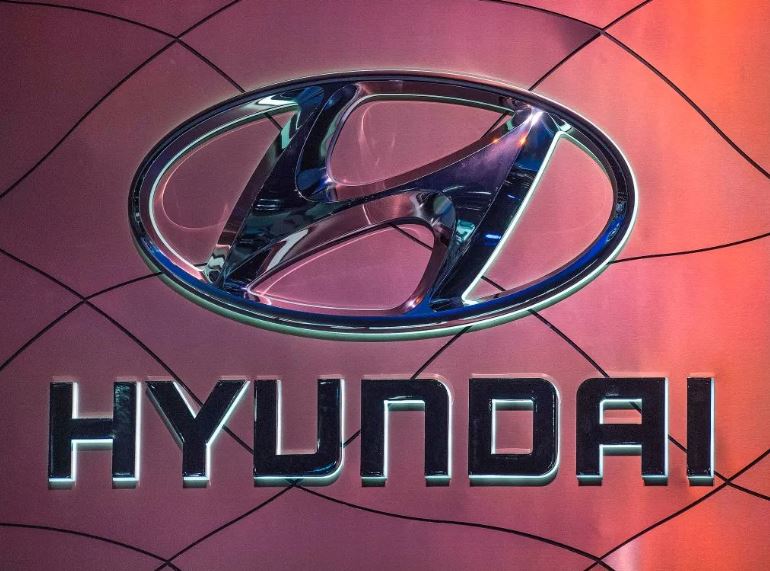 Hyundai có nghĩa là “hiện đại” và logo tượng trưng cho việc công ty đang bắt tay với khách hàng