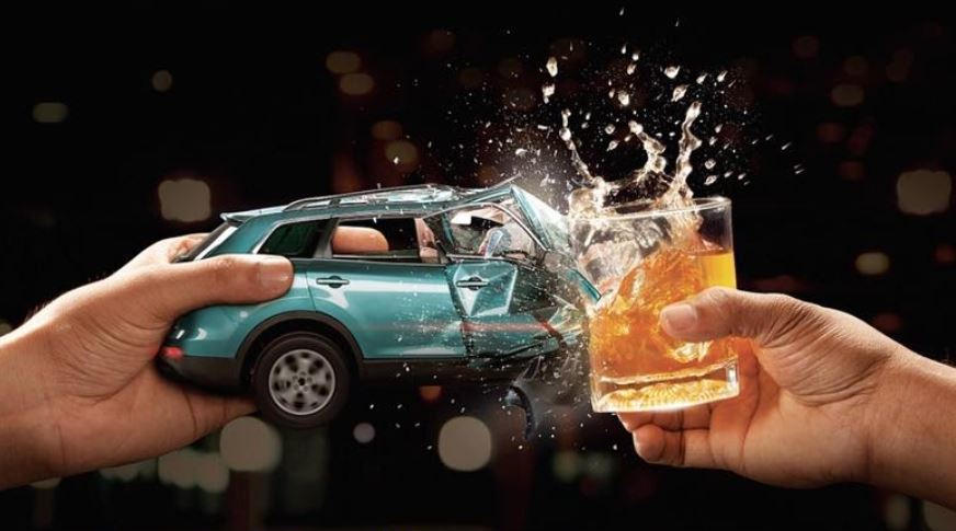 Việc sử dụng bia, rượu khi tham gia giao thông là hành vi vi phạm pháp luật bởi điều này đe dọa đến sự an toàn và tính mạng của bản thân và những người khác