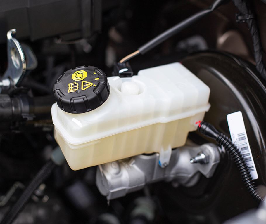 Dầu phanh ô tô, hay còn có tên gọi là dầu thắng là chất lỏng đóng vai trò thiết yếu trong hệ thống phanh xe ô tô