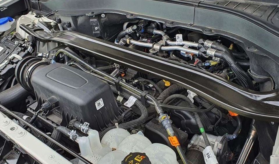 Ô tô Ford Explorer 2024 được trang bị động cơ V6 EcoBoost 2.4L I4 cho công suất tối đa 301 mã lực và mô-men xoắn 432 Nm