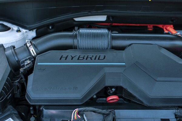 Hyundai Santa Fe hybrid sở hữu động cơ mạnh mẽ