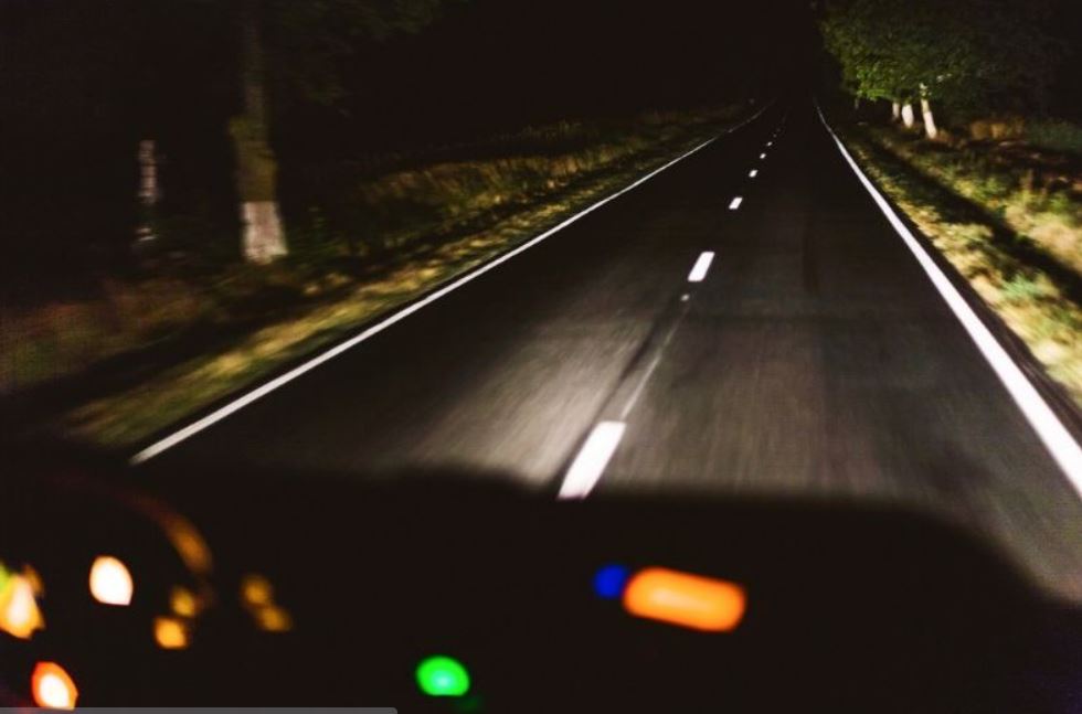 Việc lái xe khi trời tối tiềm tàng nhiều nguy cơ hơn, đòi hỏi các tay lái phải dày dặn kinh nghiệm và tỉnh táo
