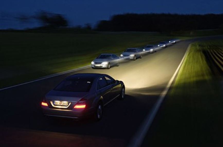 Hãy bật đèn xe khi lái xe ban đêm