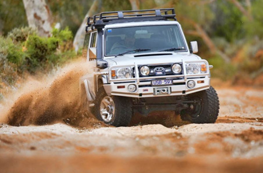 Việc thành thạo cách lái xe ô tô đường bùn, lầy sao cho an toàn là cực kỳ quan trọng