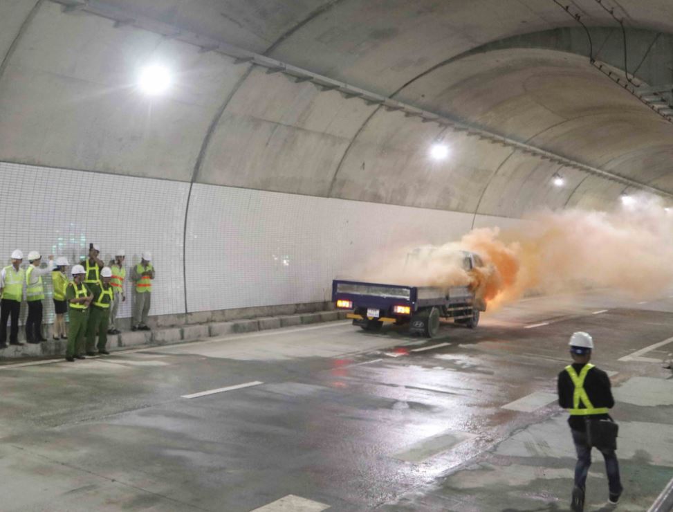 Sự cố cháy nổ trong hầm đường bộ rất hiếm khi xảy ra, tuy nhiên tài xế cũng cần biết rõ về những điều phải thực hiện để đảm bảo an toàn