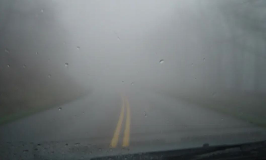 Rất nhiều vụ tai nạn đã được thống kê do nguyên nhân người lái bị hạn chế tầm nhìn khi lái xe trời sương mù