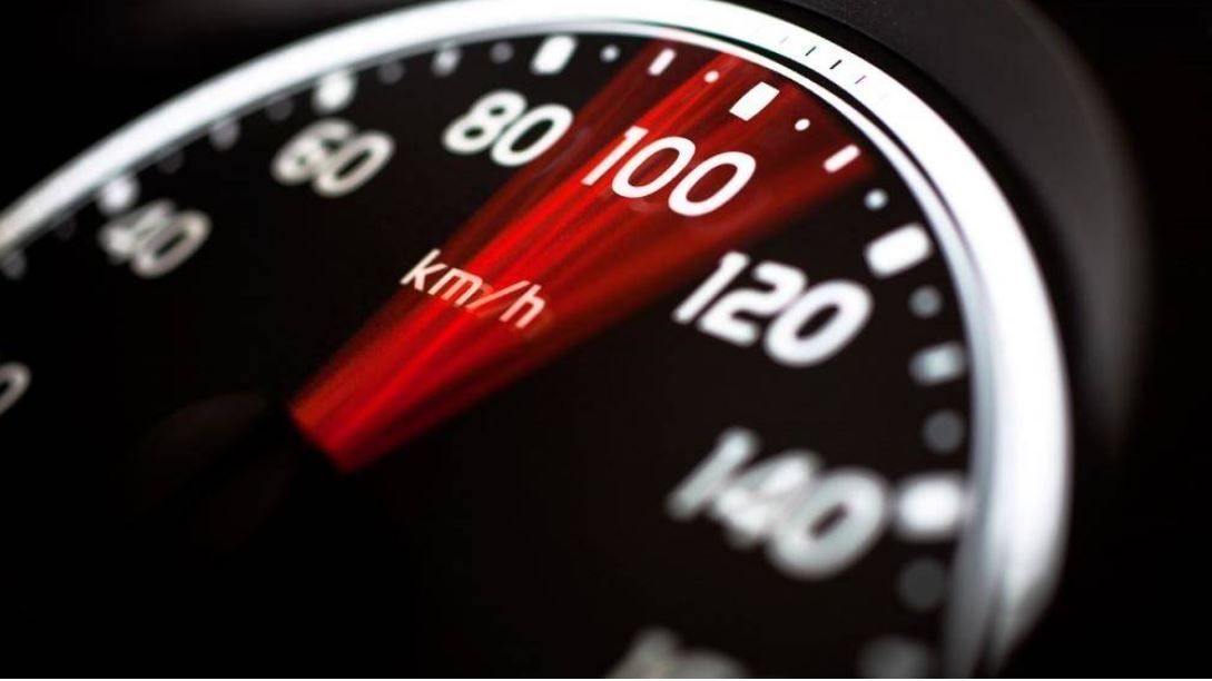 Lỗi tốc độ xe ô tô trong khi điều khiển phương tiện giao thông được xem là lỗi khá phổ biến