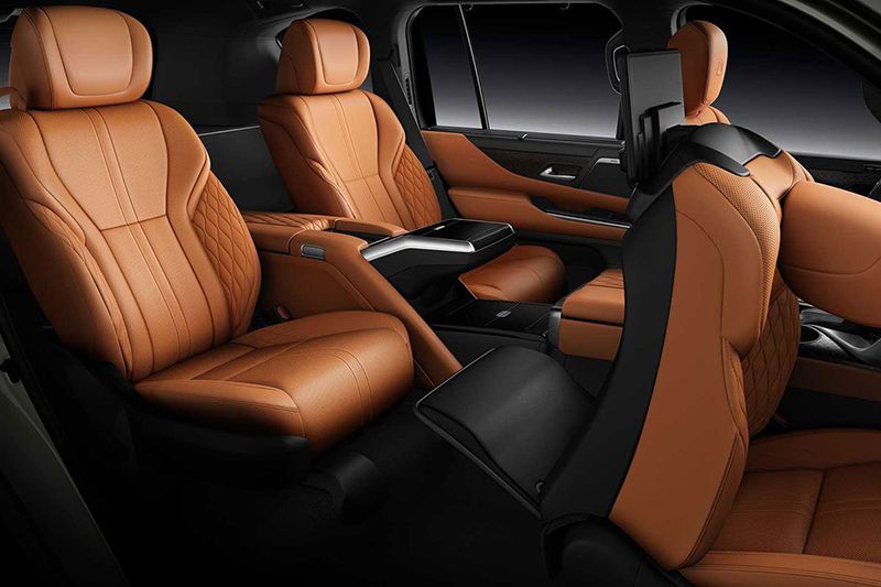 Tất cả các ghế ngồi của ô tô Lexus LX600 2022 đều được bọc da cao cấp