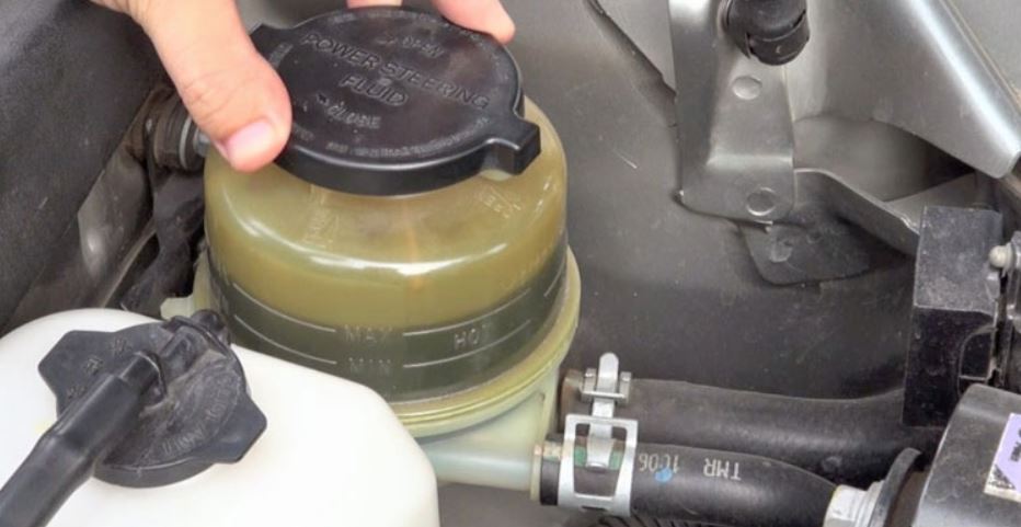 Mất áp suất dầu phanh là một trong những lý do phổ biến nhất khiến xe mất phanh