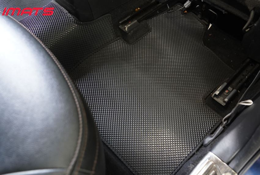 Việc tháo lắp, vệ sinh thảm lót sàn ô tô Maserati Levante có thể được thực hiện rất dễ dàng và nhanh chóng
