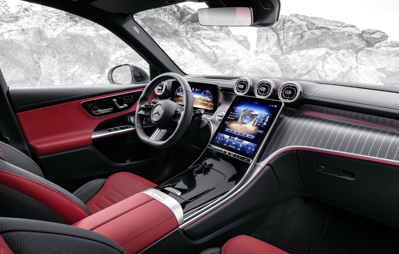 Chiếc SUV 5 chỗ Mercedes GLC 300 2023 sở hữu thiết kế không gian nội thất mới mẻ, khẳng định nét sang trọng