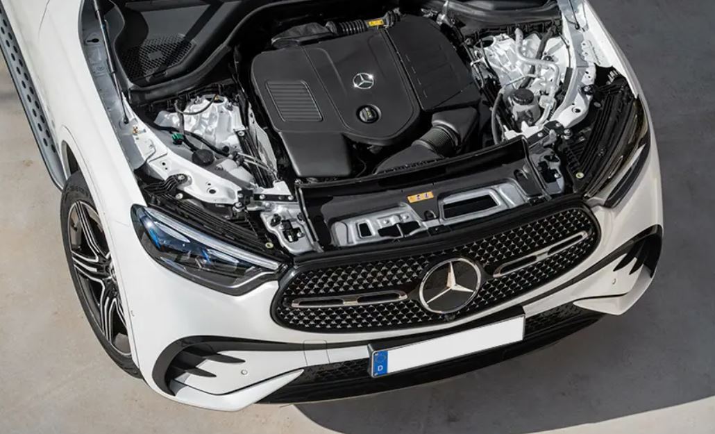 Mercedes-Benz GLC 300 2023 được trang bị khối động cơ I4 dung tích 2.0 lít tăng áp cuộn kép Twin-Scroll