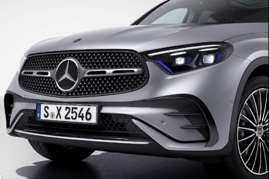 Hệ thống đèn chiếu sáng ứng dụng trên mẫu xe Mercedes-Benz GLC 300 2023 được đánh giá cao, với công nghệ hiện đại Multi-Beam LED