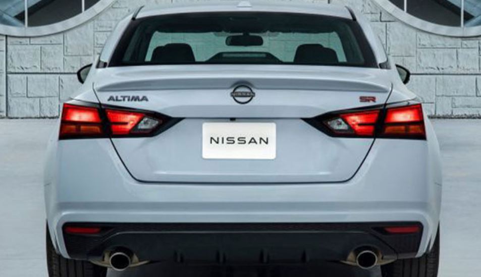Cản sau ô tô Nissan Altima 2023 được thiết kế theo phong cách mạnh mẽ