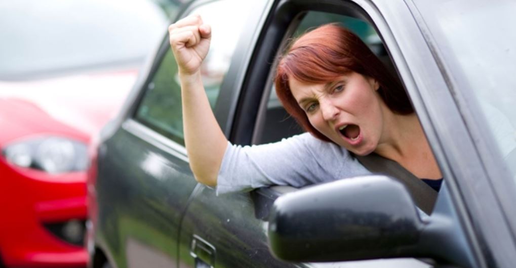 Phụ nữ dễ mất bình tĩnh hơn đàn ông khi lái xe