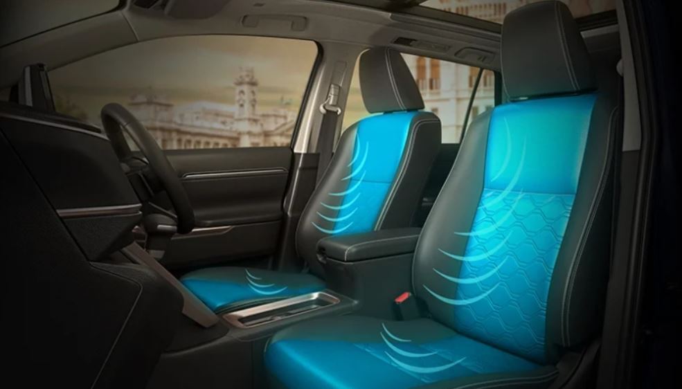 Hệ thống ghế ngồi trên Suzuki Invicto 2024 được bọc vật liệu giả da màu đen, có thiết kế êm ái, thoải mái