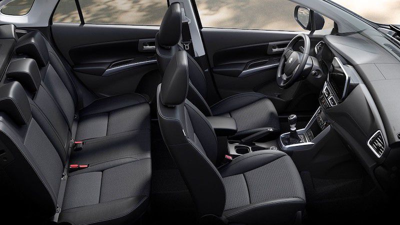 Toàn bộ ghế ngồi của ô tô Suzuki S-Cross 2022 đều được bọc da cao cấp