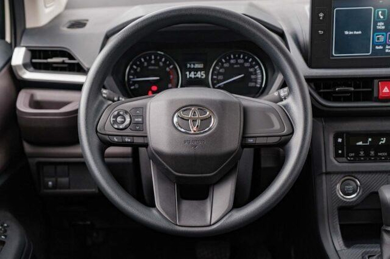 Khoang lái của Toyota Avanza 2022 được thiết kế lại mới mẻ và hiện đại hơn