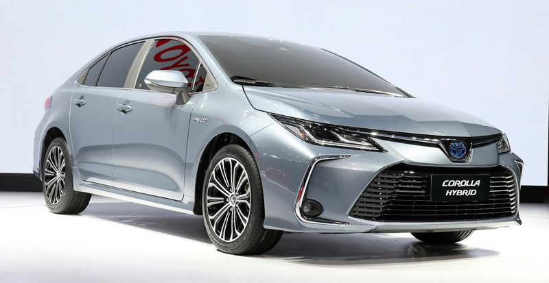 Ô tô Toyota Corolla Altis 2022 nâng cấp động cơ hybrid để bắt kịp xu hướng xe điện