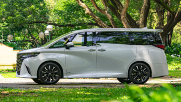Tiên phong thiết kế và công nghệ: Toyota Alphard 2023
