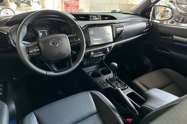 Toyota Hilux 2024 có thiết kế nội thất đơn giản nhưng sang trọng