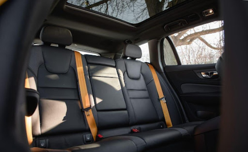 Tất cả các ghế ngồi của chiếc Volvo V60 Cross Country 2022 đều được bọc da Fine Nappa cao cấp, thiết kế ôm sát vào người