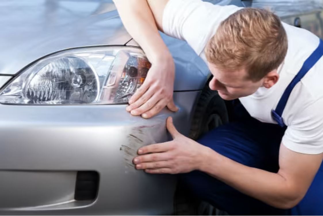 Cần phải kiểm tra tình trạng vết xước trước khi tiến hành xử lý vết xước xe ô tô
