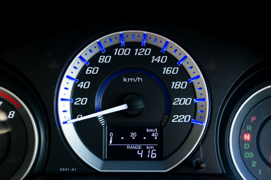 Tài xế nên chạy xe ở tốc độ 48 - 80 km/h để tiết kiệm xăng