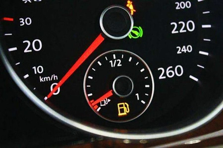 Dừng xe mở máy trong 2-3 phút tốn nhiên liệu nhiều hơn tắt máy điều hòa