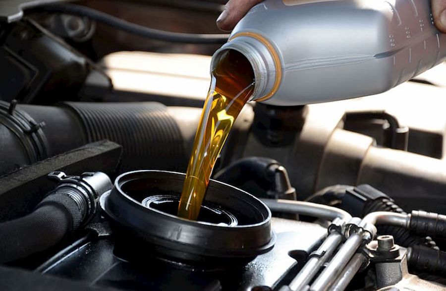Thay dầu nhớt động cơ định kỳ vừa tiết kiệm xăng vừa bảo vệ động cơ