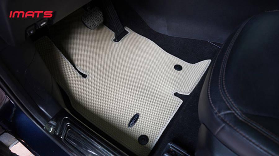 Thảm lót sàn ô tô Lexus LX570 2021 của IMATS không bị xê dịch nhờ gai nhám