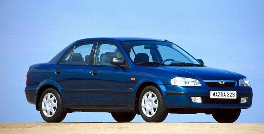 Cận cảnh mẫu xe Mazda 323 của những năm 2000