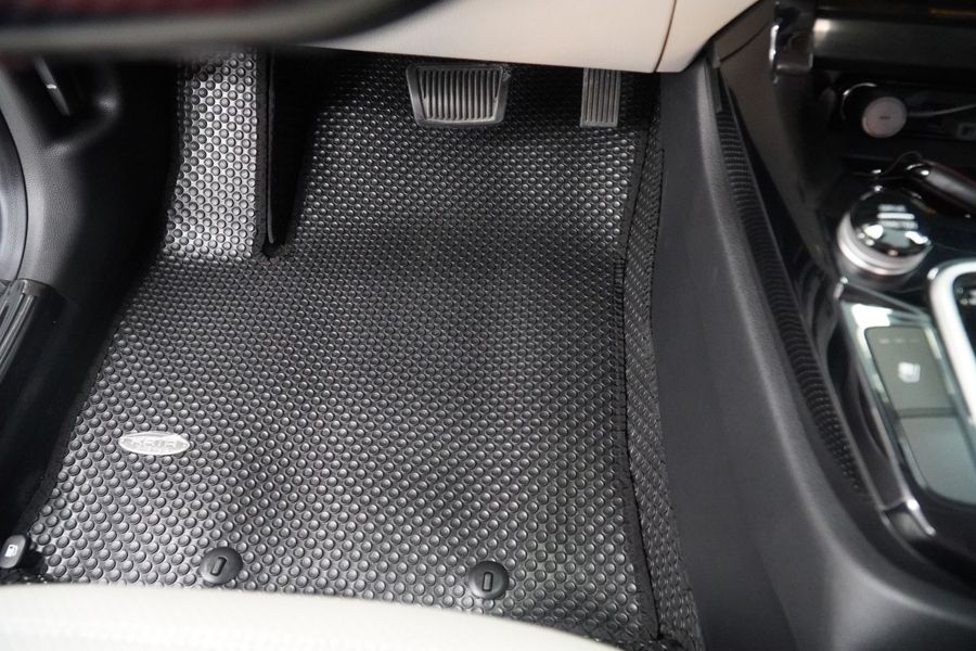 Thảm lót sàn giúp nâng cao thẩm mỹ và đảm bảo an toàn khi lái xe